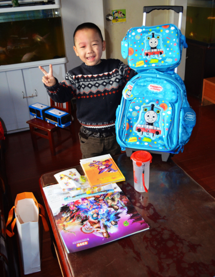 山东济南站—小朋友与他的礼物